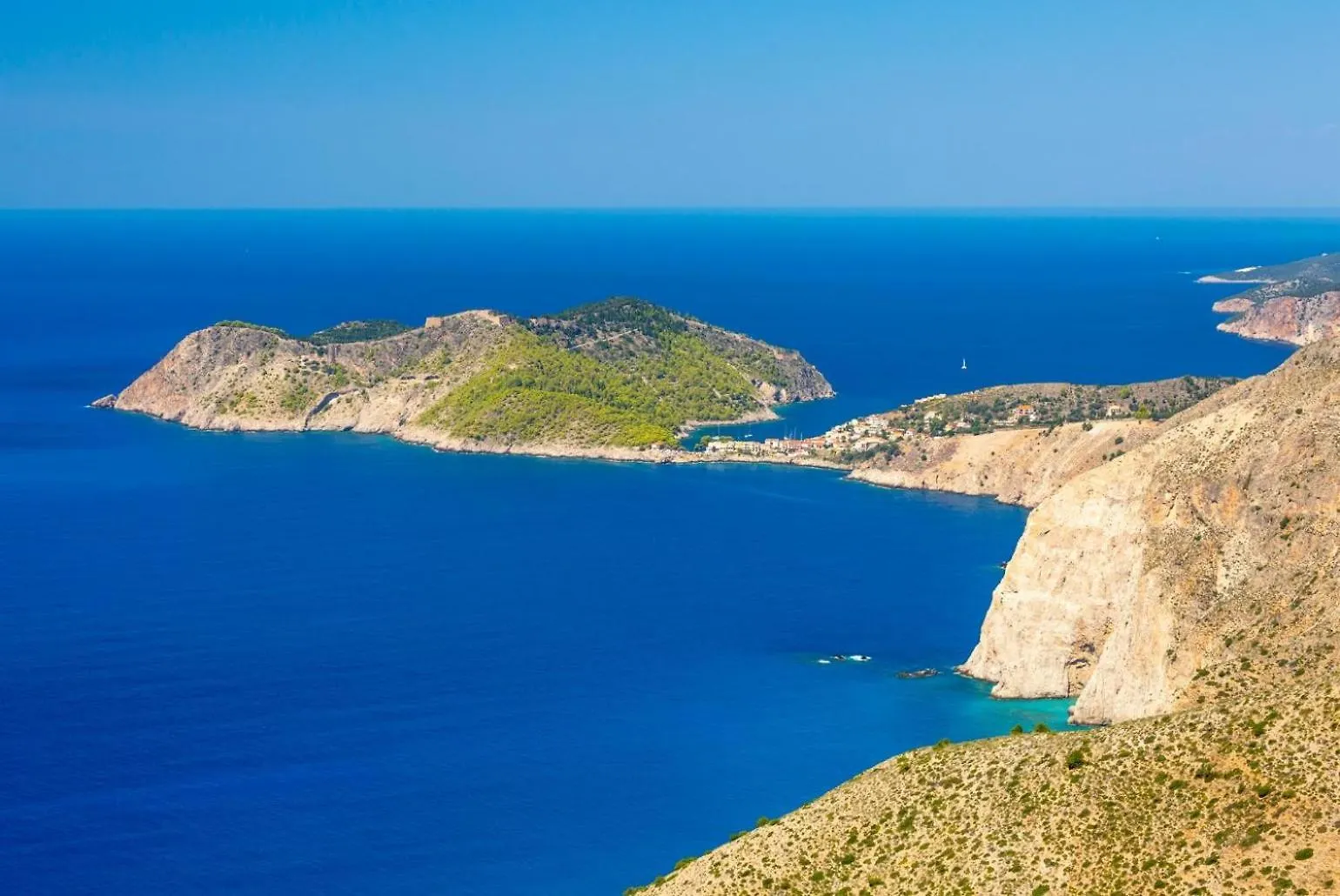 Skala Villa Yellow Spathion